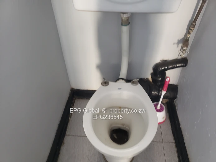 Recently redecorated 2 bedrooms flat 