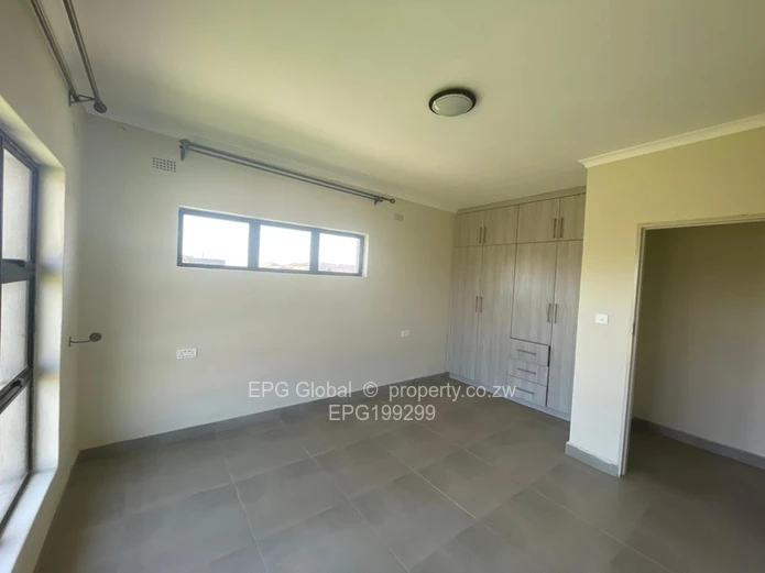  1x Upmarket cluster house to let  