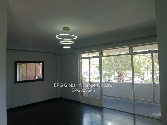 Recently redecorated 2 bedrooms flat 