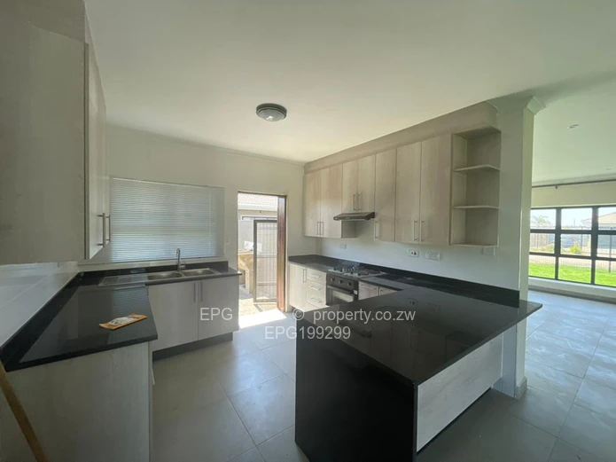  1x Upmarket cluster house to let  