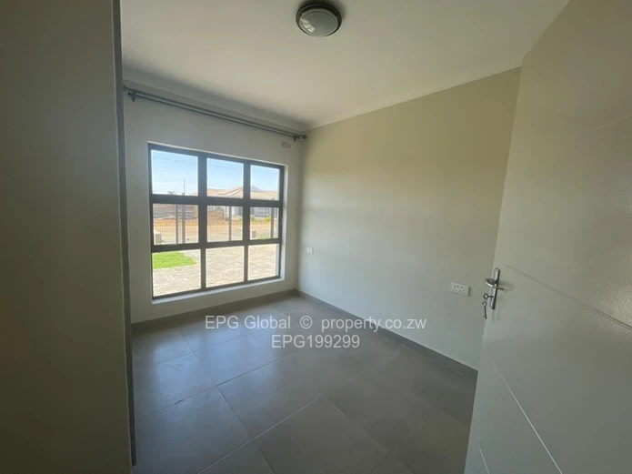  1x Upmarket cluster house to let  