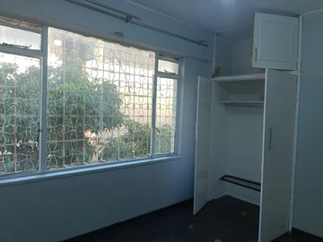 2 Bedroom Flat & Apartment