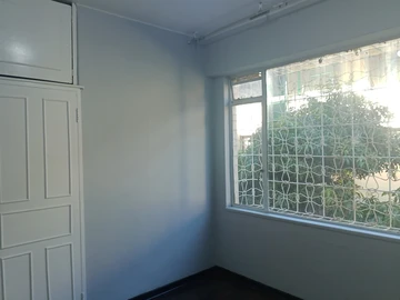 2 Bedroom Flat & Apartment