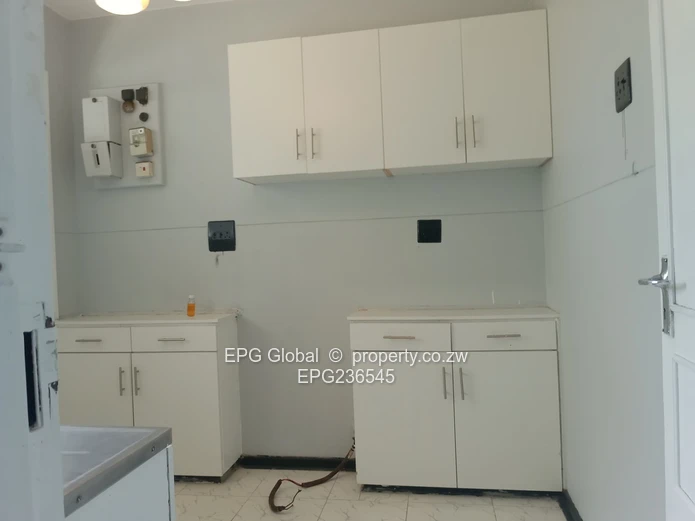 Recently redecorated 2 bedrooms flat 