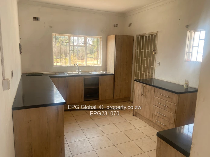 Solid Family house available for letting   (Sole Mandate)