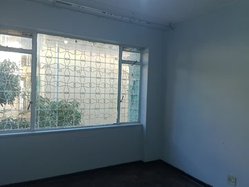 2 Bedroom Flat & Apartment