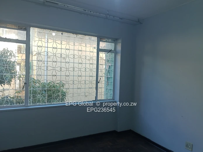 Recently redecorated 2 bedrooms flat 