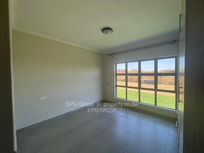  1x Upmarket cluster house to let  