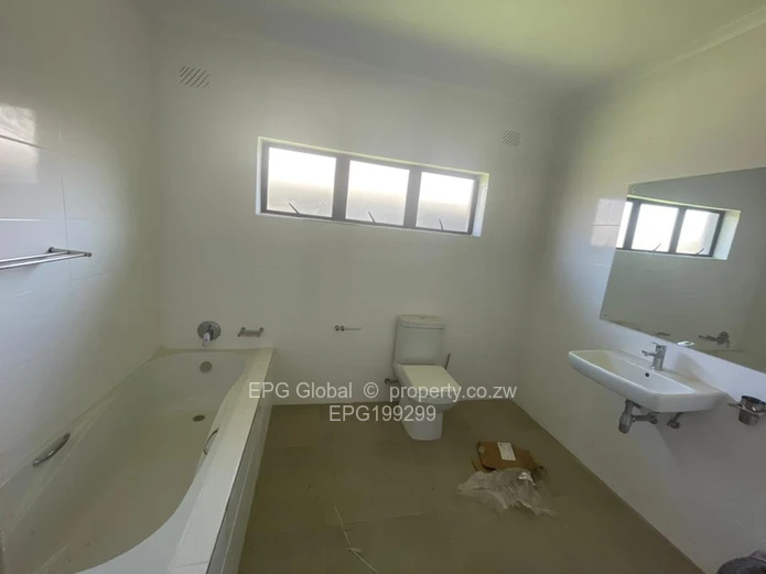  1x Upmarket cluster house to let  