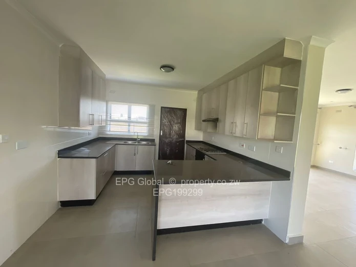  1x Upmarket cluster house to let  