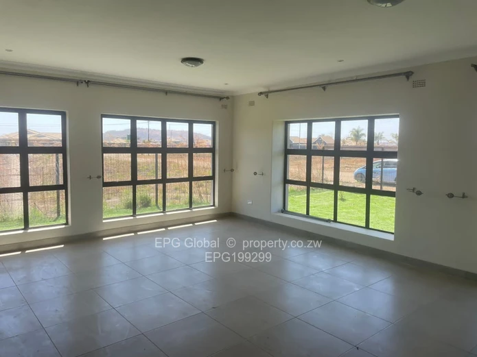  1x Upmarket cluster house to let  