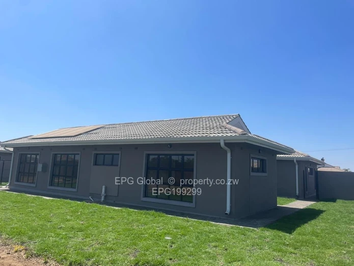  1x Upmarket cluster house to let  